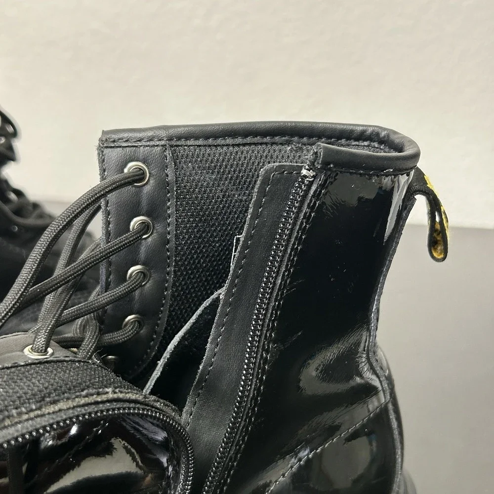 Dr. Martens Delaney Black Patent Leather Boots - Junior/Women's 6 (USL) Men's 5‎